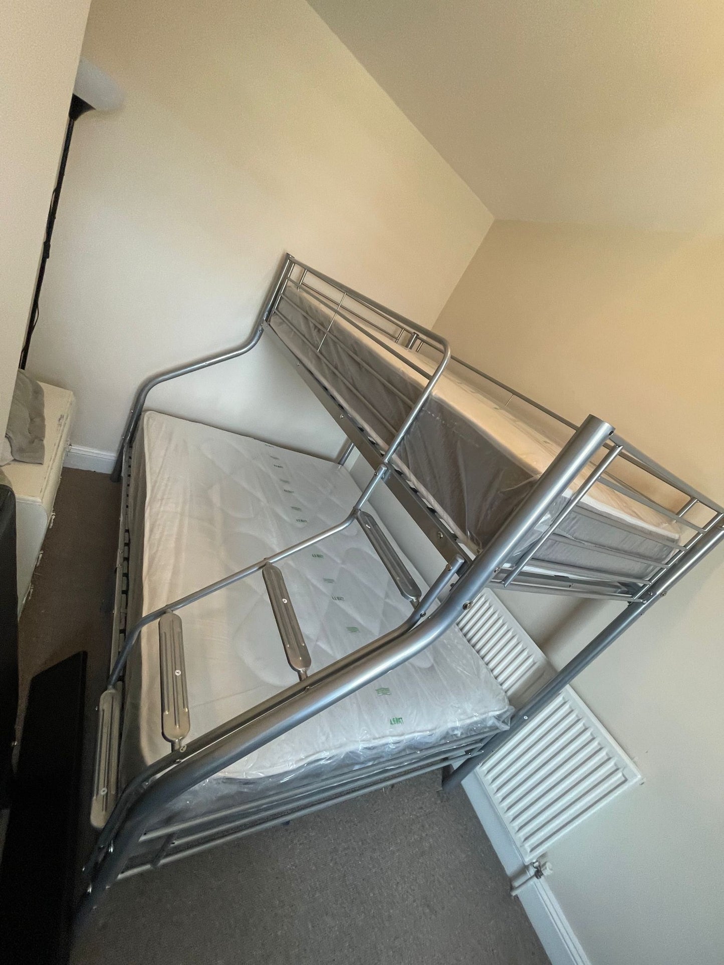 Durable Trio Metal Bunk Bed Space-Saving Triple Bed Frame with Safety Features